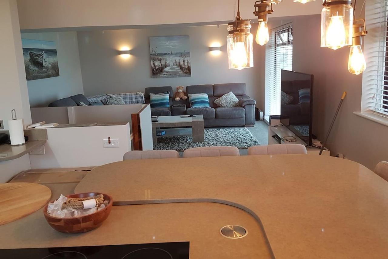 3 Bedroom Deganwy Sea View Beach House Ll31 Exterior foto
