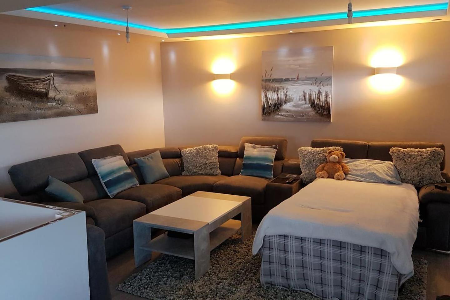 3 Bedroom Deganwy Sea View Beach House Ll31 Exterior foto