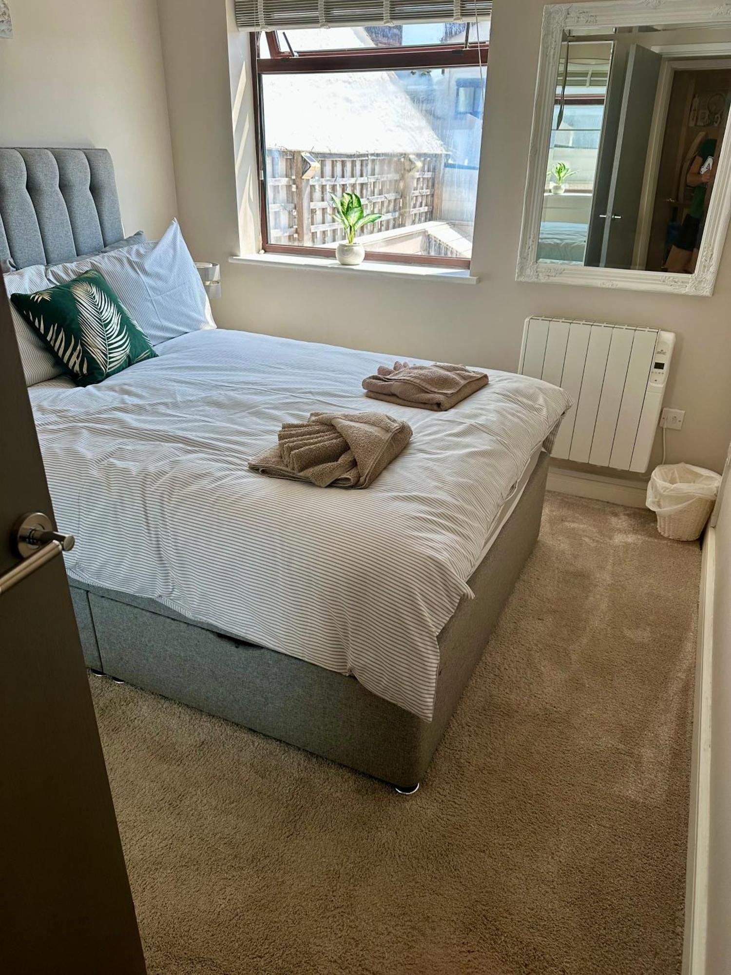 3 Bedroom Deganwy Sea View Beach House Ll31 Exterior foto
